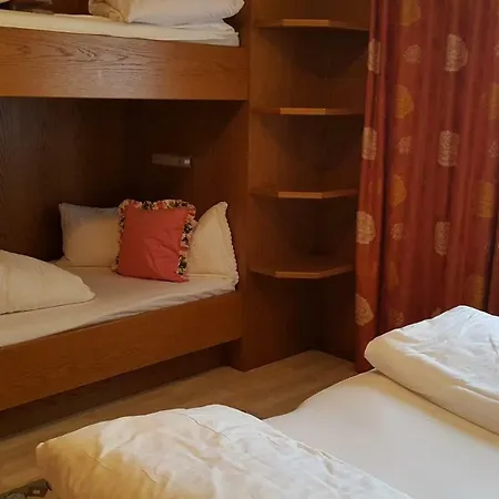 Freundsheim Apartman *