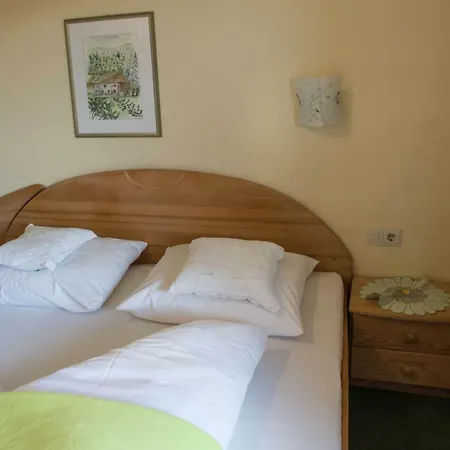 Freundsheim Apartman *